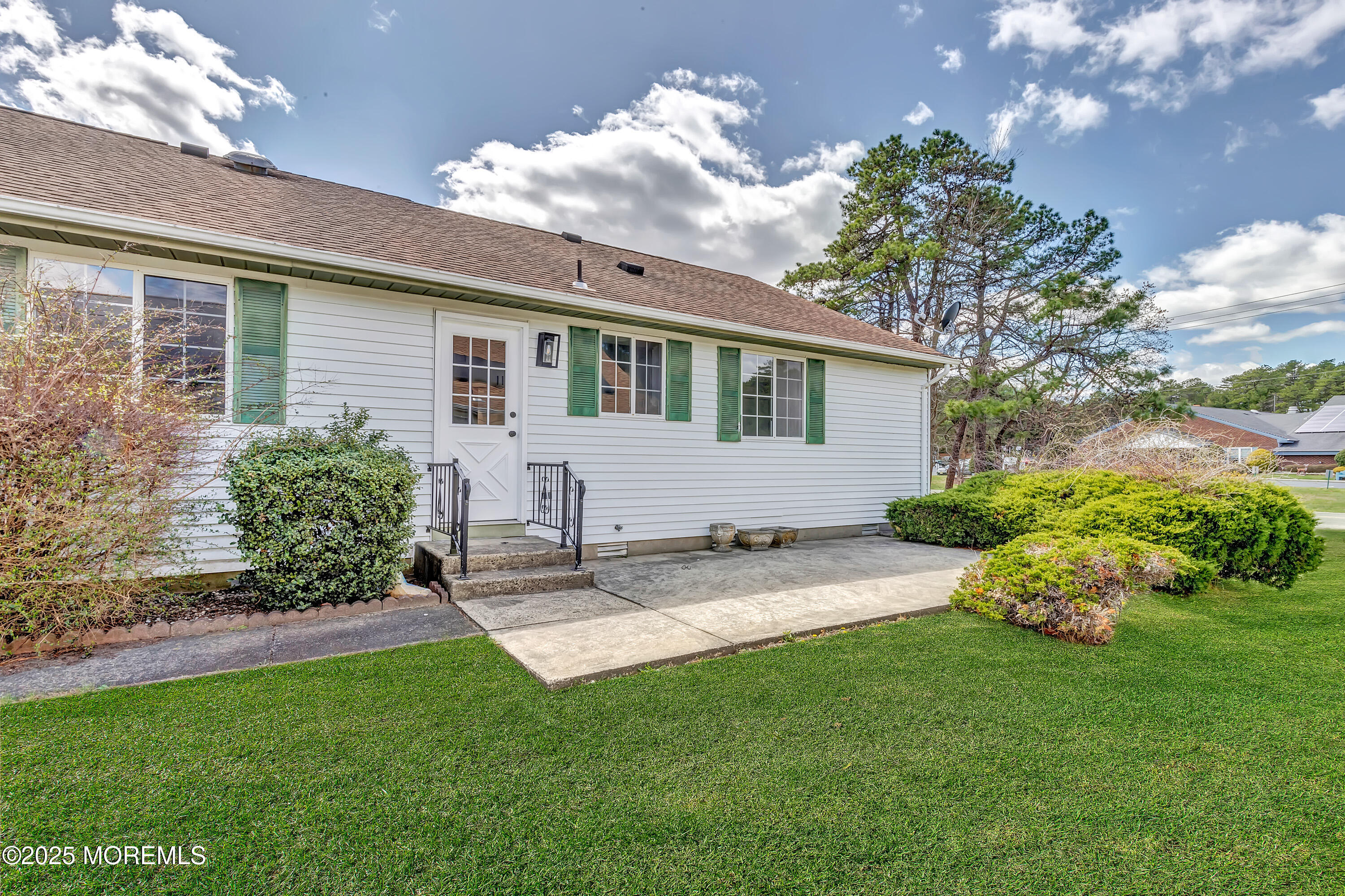 8 Amherst Road Whiting, NJ 08759 - Photo 4 of 32 7-