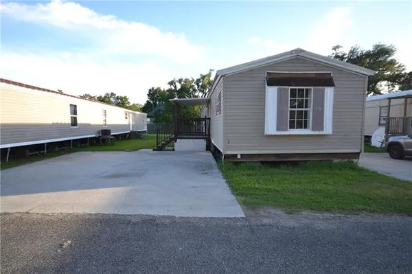 $1,300 | 16743 Highway 90, Unit 31, Des Allemands, LA 70030