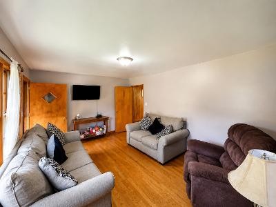202 Maggart Road Elmwood, TN 38560 - Photo 5 of 34 a living room with furniture and a flat screen tv