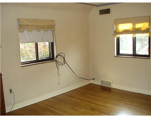2827 Fernwald Road Pittsburgh, PA 15217 - Photo 8 of 12 Master Bedroom.