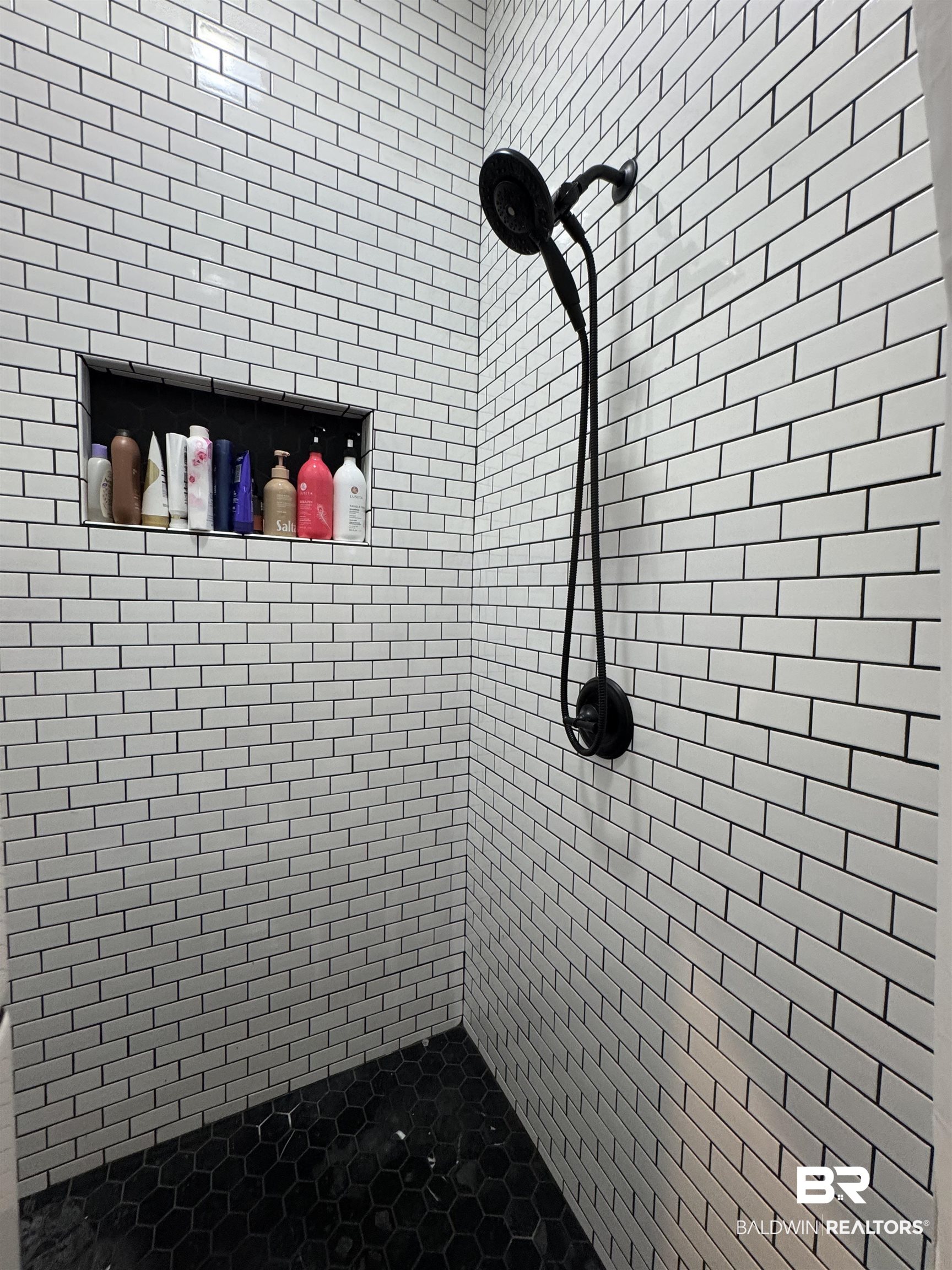 370 Dianne Road Frisco City, AL 36445 - Photo 32 of 41 Bathroom featuring tiled shower