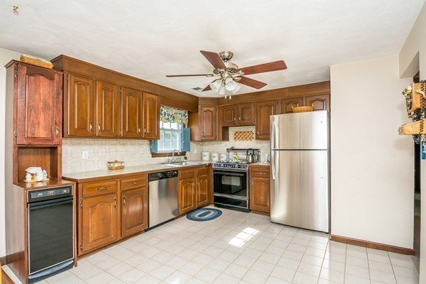 640 Salem Road Dracut, MA 01826 - Photo 8 of 27
