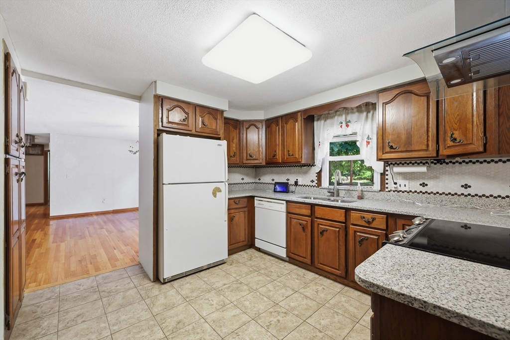 199 Birch Road Longmeadow, MA 01106 - Photo 6 of 37