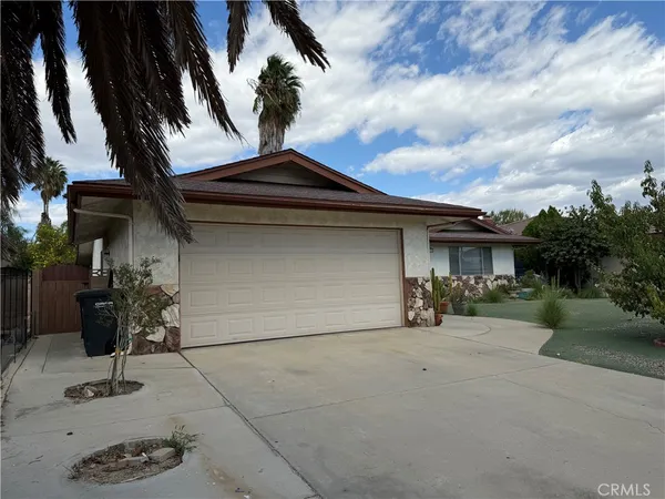$369,999 | 672 West Central Avenue, Hemet, CA 92543