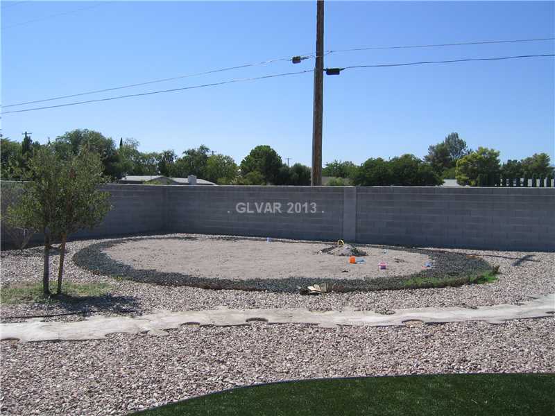 1811 Westwind Road Las Vegas, NV 89146 - Photo 3 of 15 Yard/Garden.