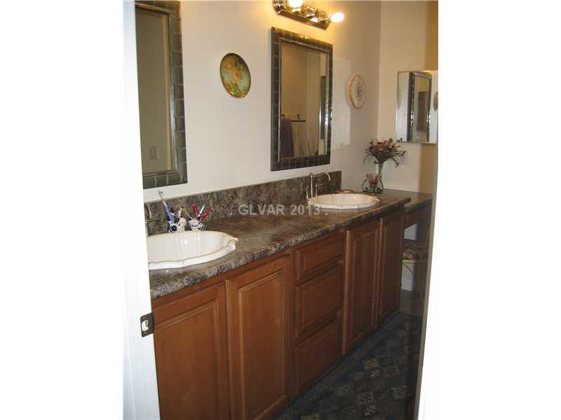 1811 Westwind Road Las Vegas, NV 89146 - Photo 9 of 15 Master Bath/Spa.