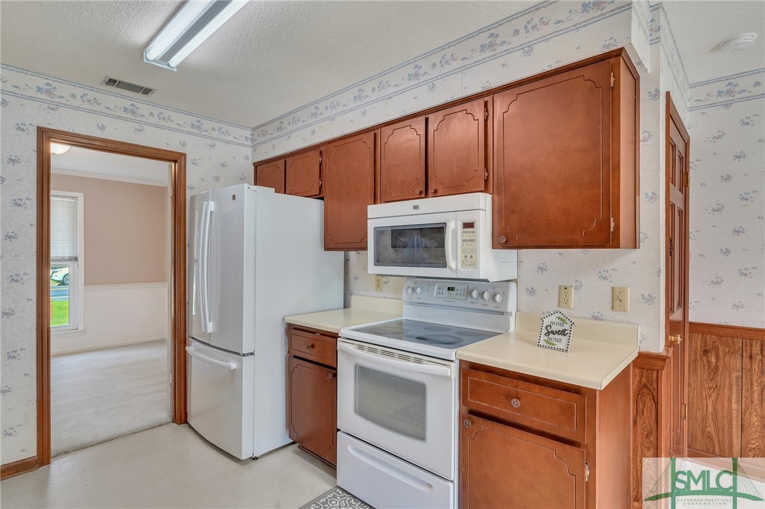 216 North Cromwell Road Savannah, GA 31410 - Photo 11 of 35 Kitchen Appliances Included