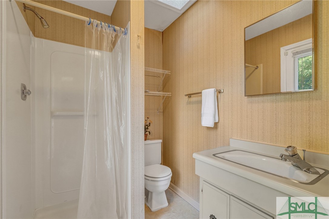 216 North Cromwell Road Savannah, GA 31410 - Photo 20 of 35 3rd Full Bath off Master Bath