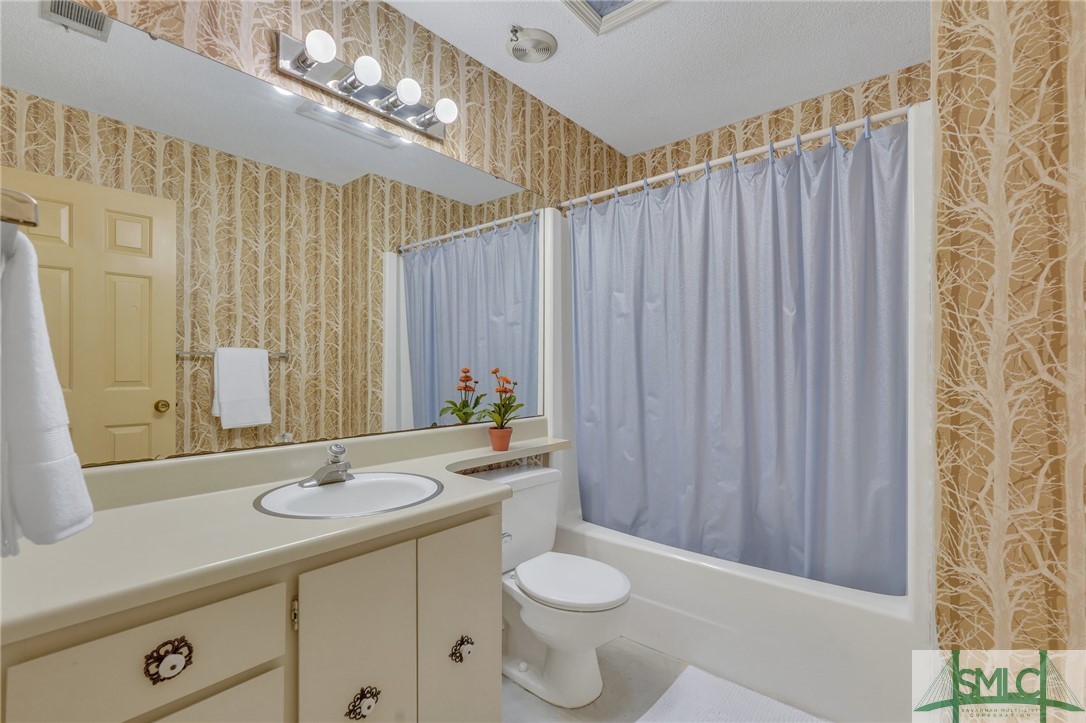 216 North Cromwell Road Savannah, GA 31410 - Photo 28 of 35 Hall Bath