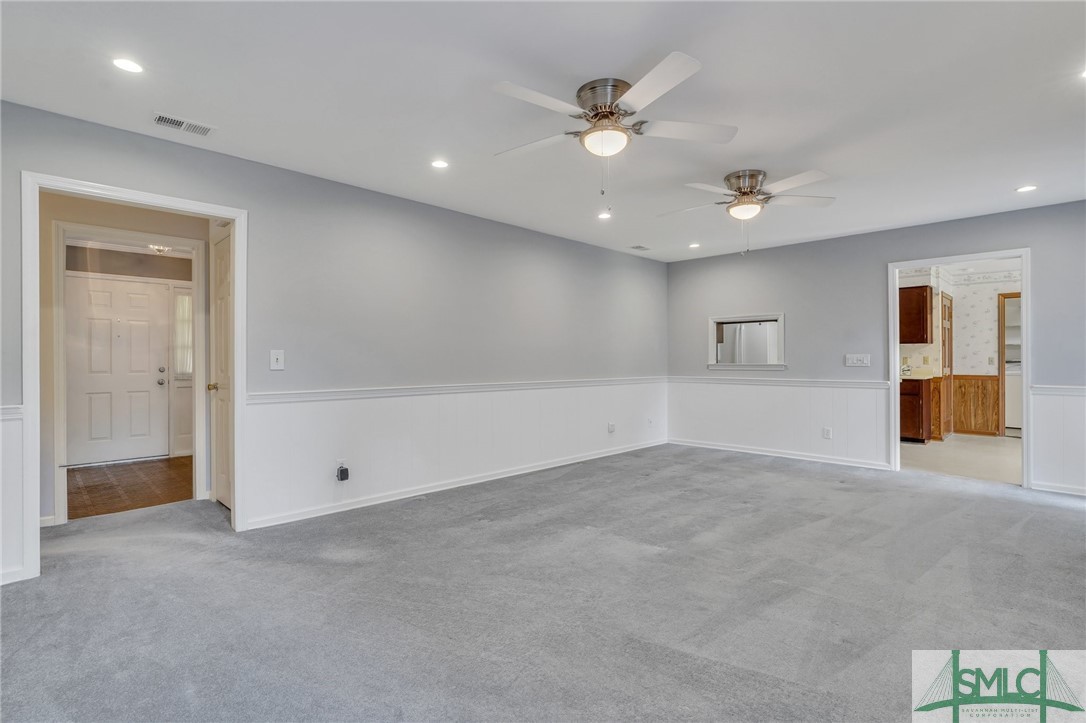 216 North Cromwell Road Savannah, GA 31410 - Photo 10 of 35 Family Room
