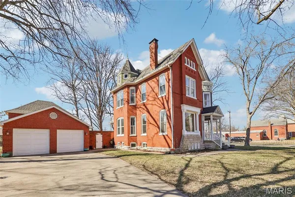 $365,000 | 102 South Monroe Street, Freeburg, IL 62243
