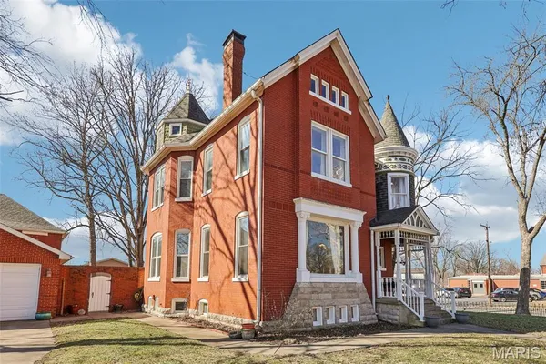 $365,000 | 102 South Monroe Street, Freeburg, IL 62243