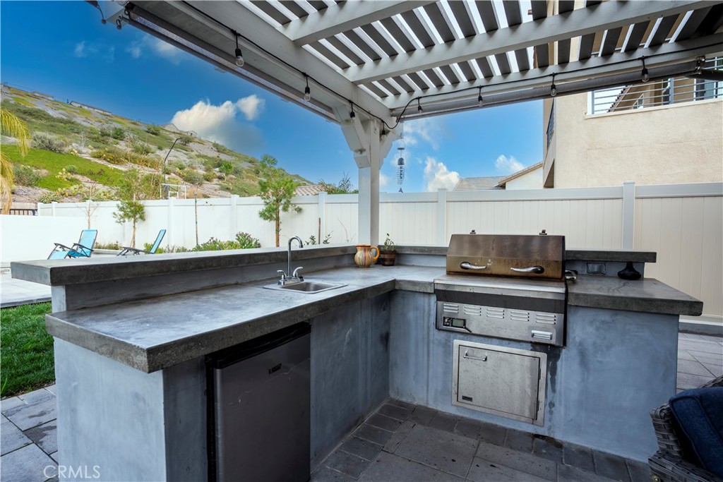 28604 Foothill Way Saugus, CA 91350 - Photo 13 of 32