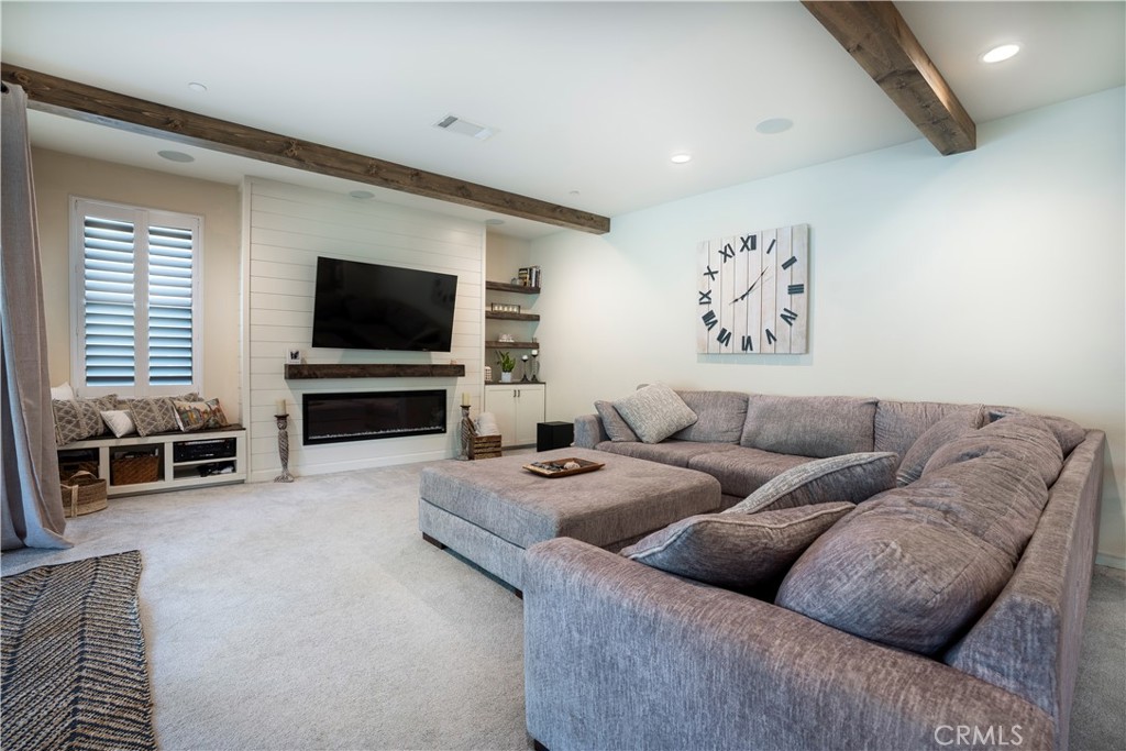 28604 Foothill Way Saugus, CA 91350 - Photo 14 of 32