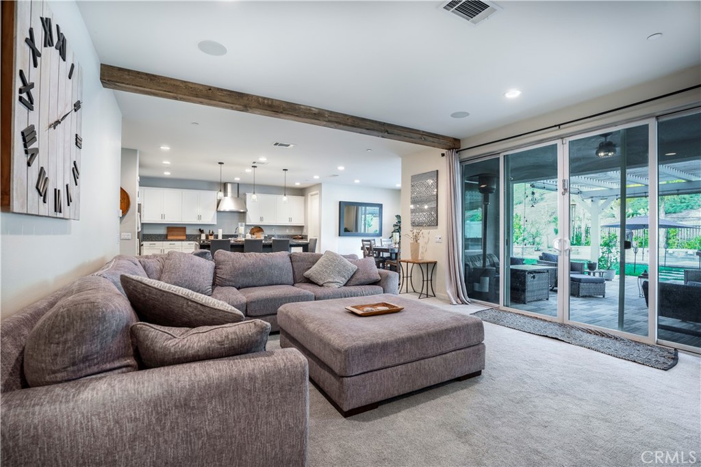 28604 Foothill Way Saugus, CA 91350 - Photo 16 of 32