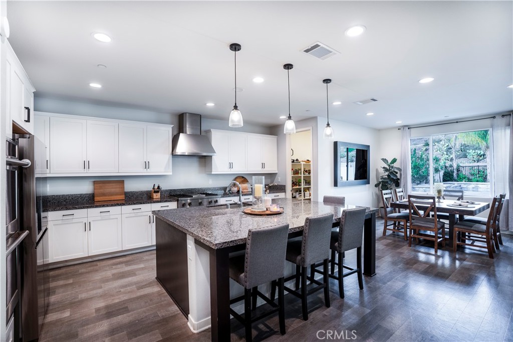 28604 Foothill Way Saugus, CA 91350 - Photo 19 of 32