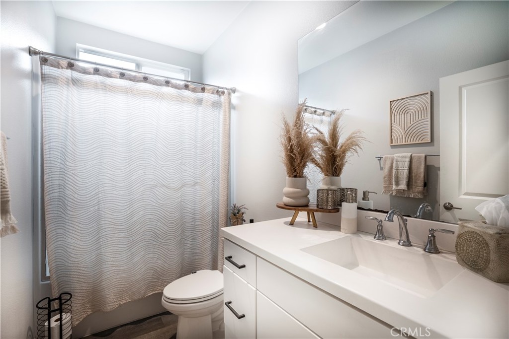 28604 Foothill Way Saugus, CA 91350 - Photo 22 of 32 Downstairs Bath