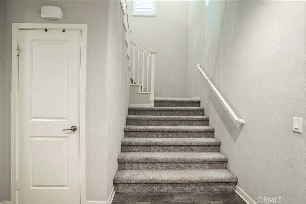 28604 Foothill Way Saugus, CA 91350 - Photo 25 of 32