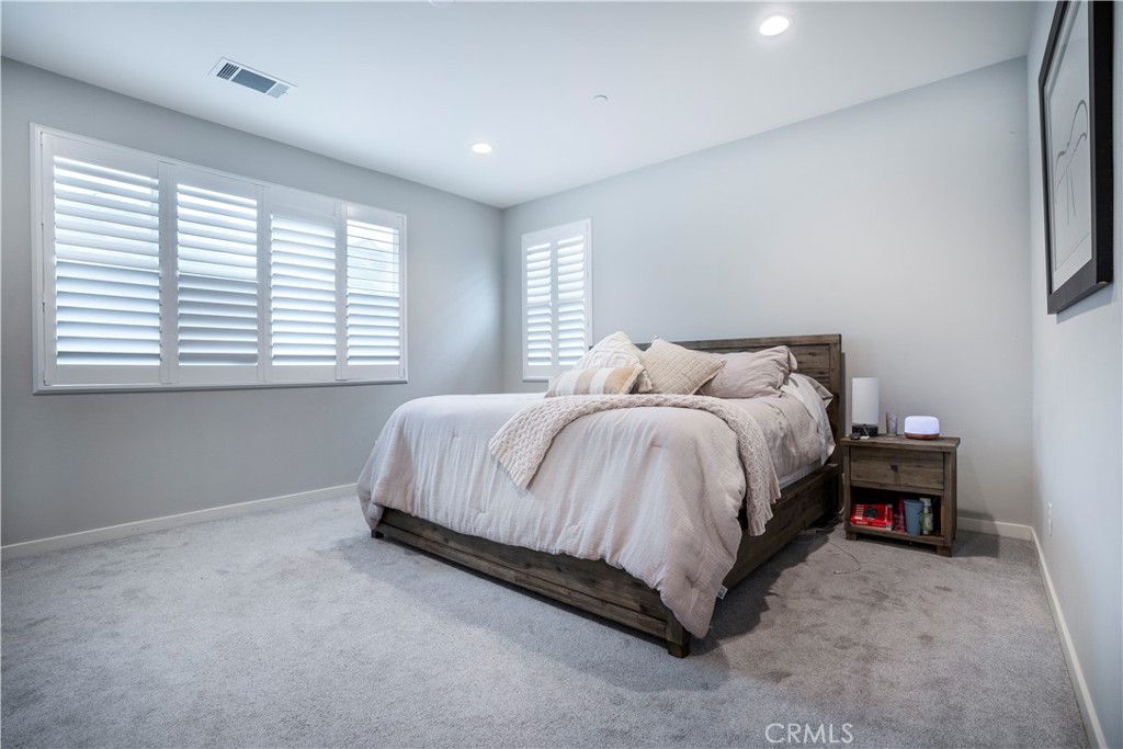 28604 Foothill Way Saugus, CA 91350 - Photo 26 of 32 Primary Bedroom