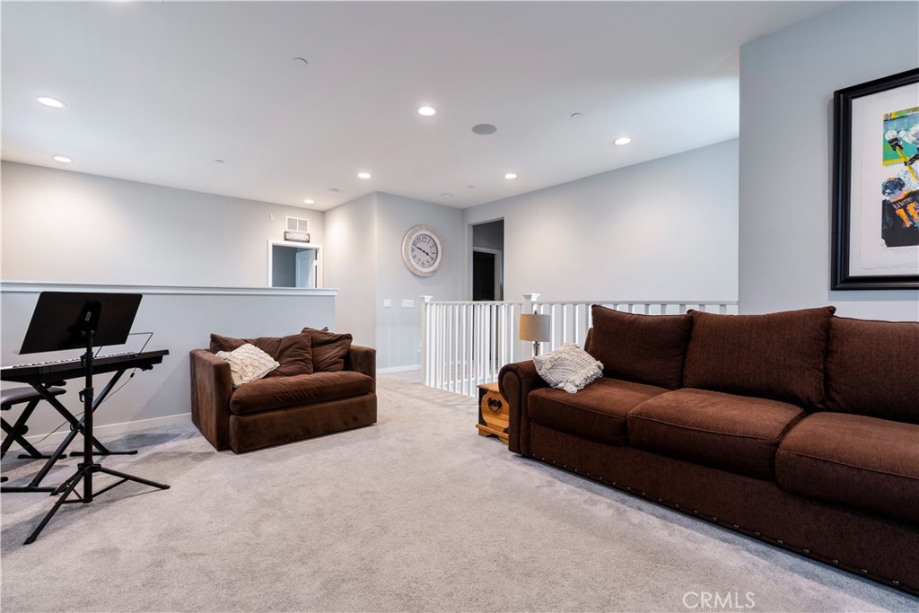 28604 Foothill Way Saugus, CA 91350 - Photo 32 of 32 Loft