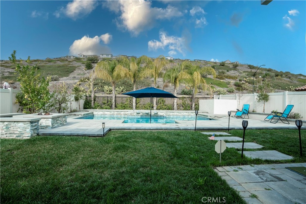 28604 Foothill Way Saugus, CA 91350 - Photo 10 of 32