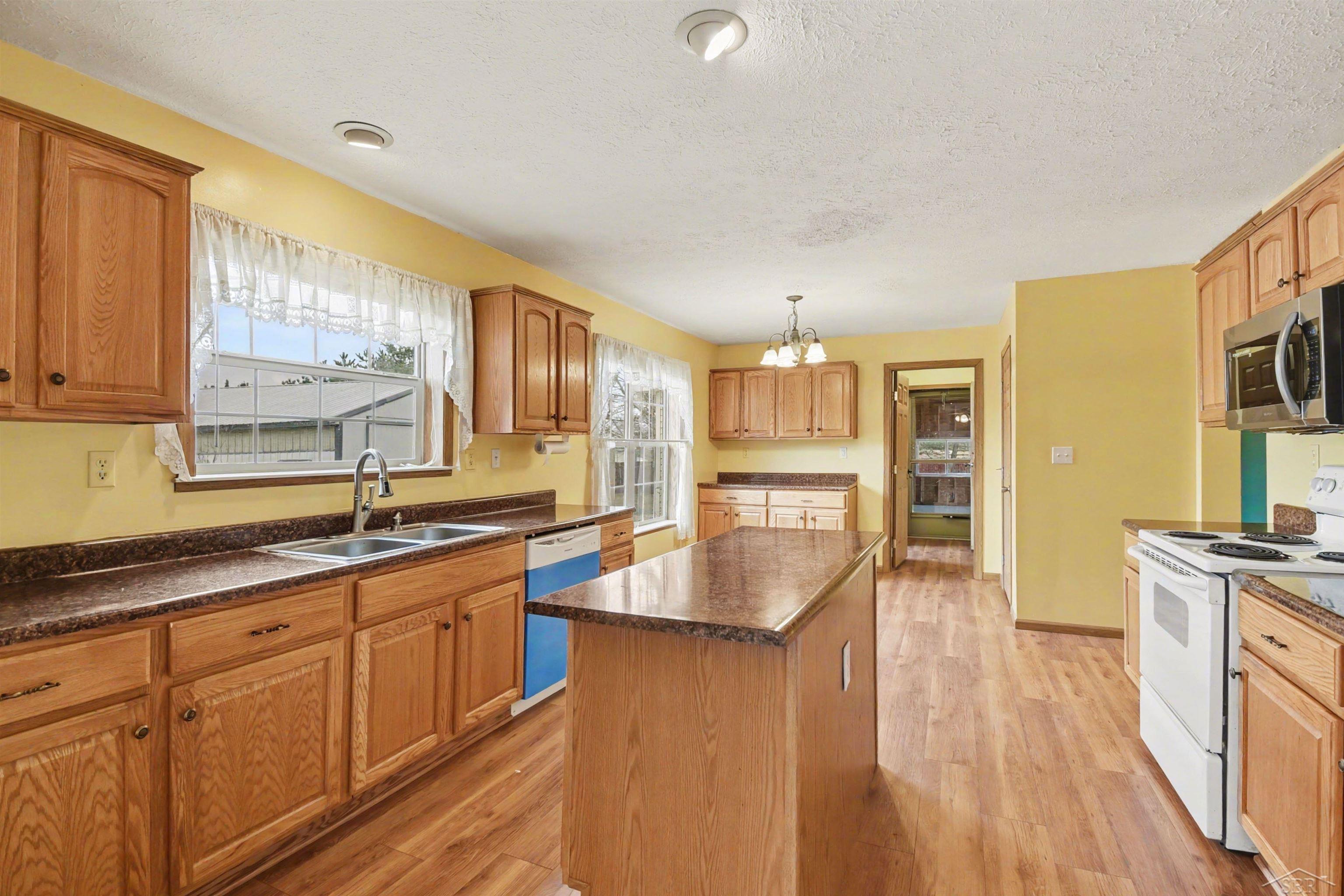 25 East Highwood Road Gladwin, MI 48624 - Photo 8 of 29