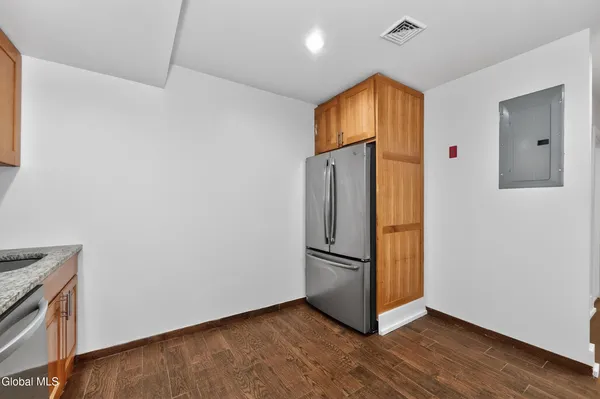 $2,000 | 33-35 3rd Street, Unit 4, Waterford, NY 12188