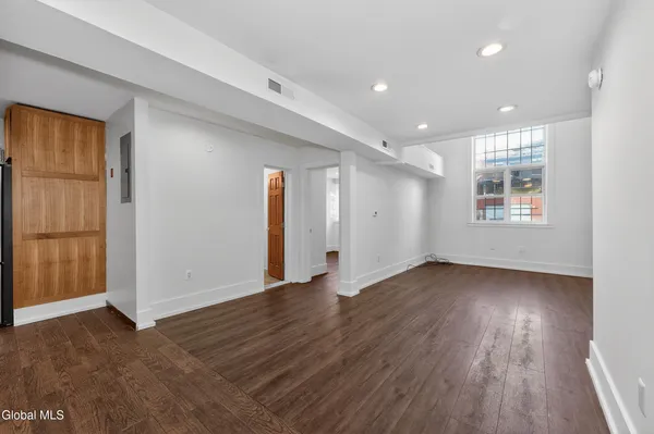 $2,000 | 33-35 3rd Street, Unit 4, Waterford, NY 12188