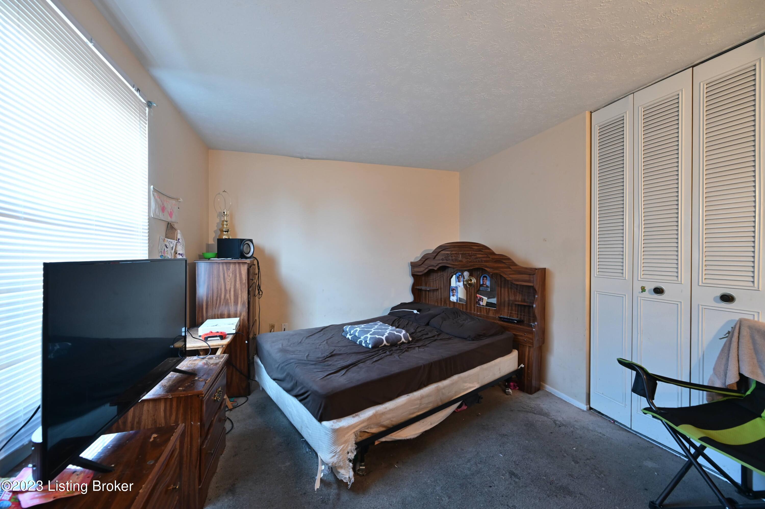 6500 Mandeville Road Louisville, KY 40228 - Photo 24 of 37 DSC_2010