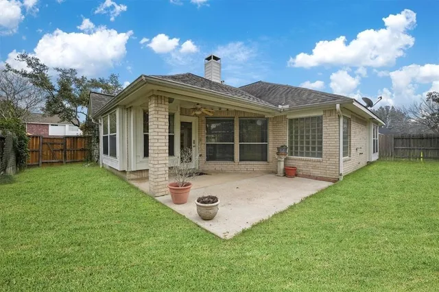 a view of a house with backyard and porch