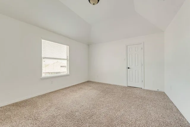 a view of yard with green space