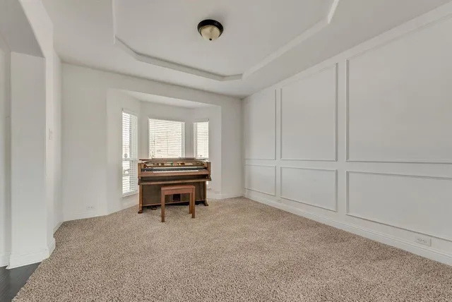 a view of a big room with closet and windows