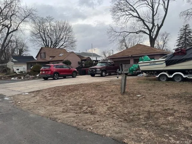 $399,999 | 11 Hatcher Court, Amityville, NY 11701