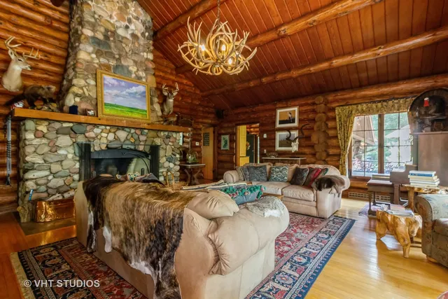 $1,600,000 | 4476 West Edgewood Road, Dixon, IL 61021