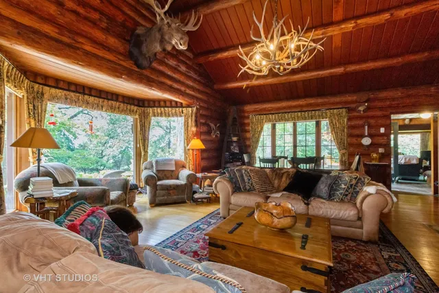 $1,600,000 | 4476 West Edgewood Road, Dixon, IL 61021