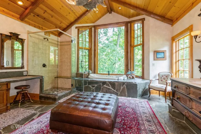 $1,600,000 | 4476 West Edgewood Road, Dixon, IL 61021