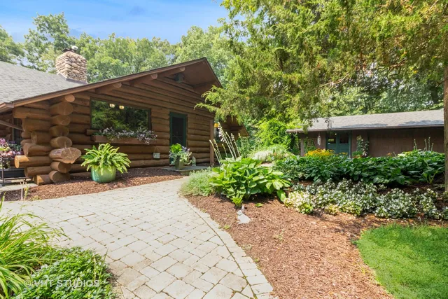 $1,600,000 | 4476 West Edgewood Road, Dixon, IL 61021