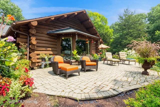 $1,600,000 | 4476 West Edgewood Road, Dixon, IL 61021