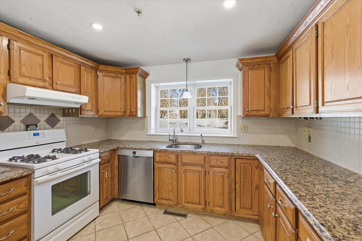 35 Santuit Pond Way, Unit 7B Mashpee, MA 02649 - Photo 12 of 25 17-35 Santuit Pond Final-25