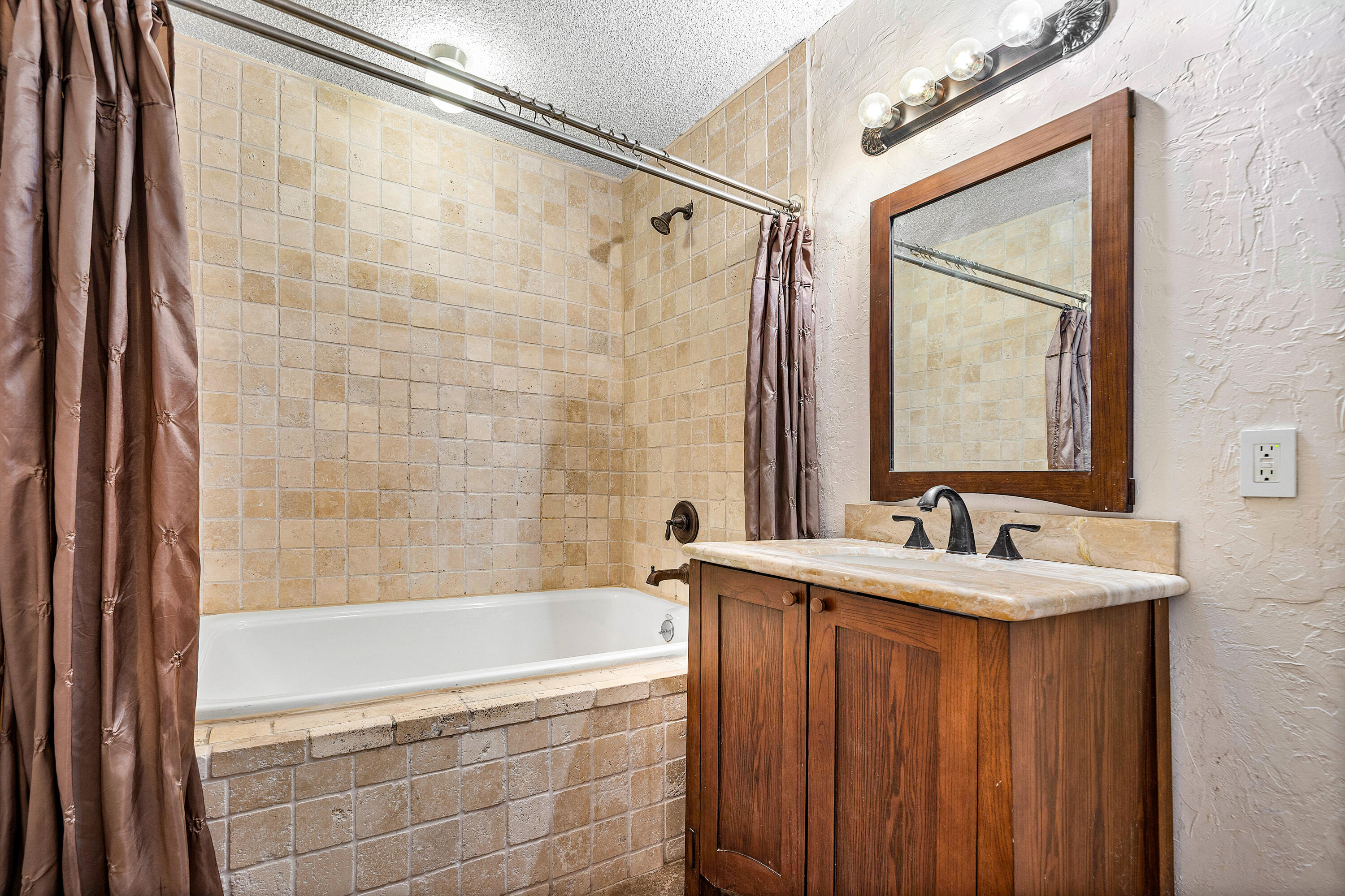 21212 Escondido Way Boca Raton, FL 33433 - Photo 16 of 48 024-21212EscondidoWay-BocaRaton-FL-33433