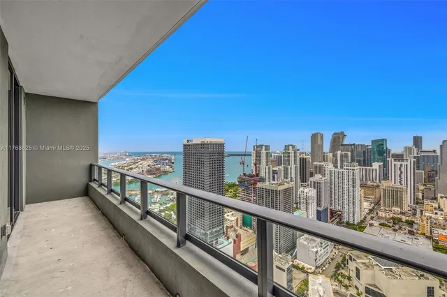 $3,700 | 601 Northeast 1st Avenue, Unit LPH 4814, Miami, FL 33132