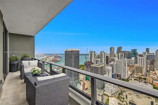 $3,700 | 601 Northeast 1st Avenue, Unit LPH 4814, Miami, FL 33132