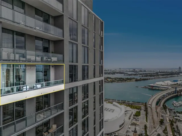 $3,700 | 601 Northeast 1st Avenue, Unit LPH 4814, Miami, FL 33132