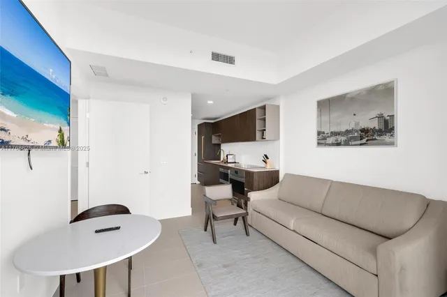 $3,700 | 601 Northeast 1st Avenue, Unit LPH 4814, Miami, FL 33132