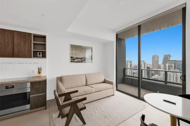 $3,700 | 601 Northeast 1st Avenue, Unit LPH 4814, Miami, FL 33132