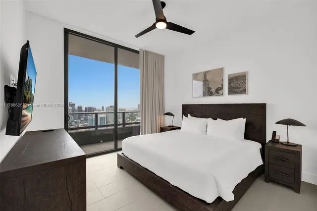 $3,700 | 601 Northeast 1st Avenue, Unit LPH 4814, Miami, FL 33132