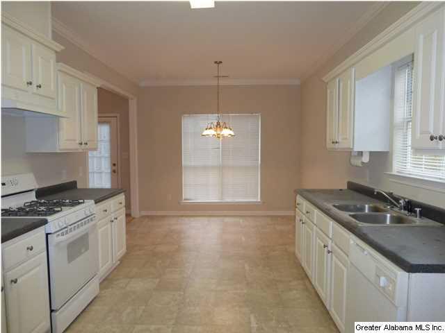 116 Hannah Circle Calera, AL 35040 - Photo 3 of 20