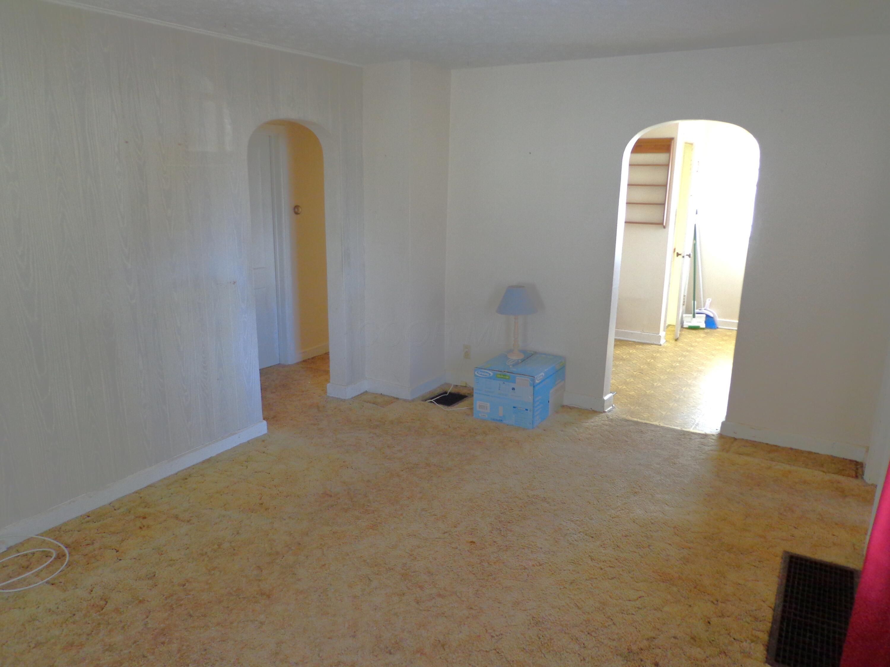 320 Witte Street Lancaster, OH 43130 - Photo 5 of 20 living room