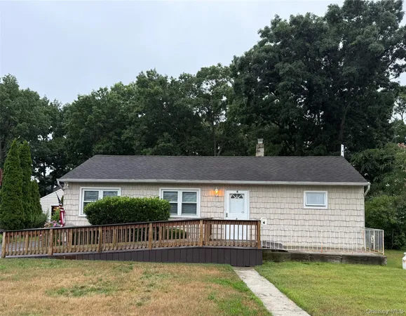 $625,000 | 4 Sachs Street, Bay Shore, NY 11706