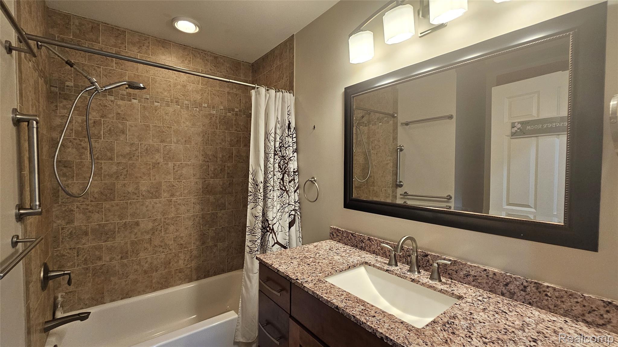 6778 Strawberry Lake Road Dexter, MI 48130 - Photo 16 of 20 Main Bathroom